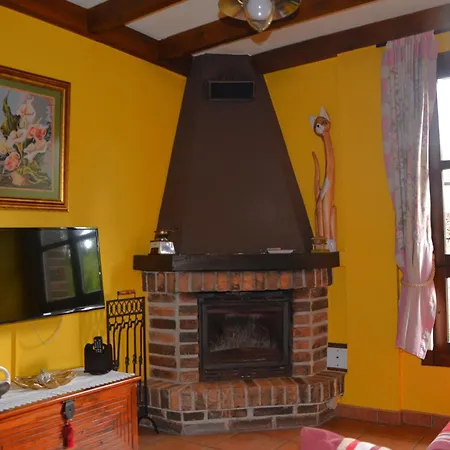 Rurales Piedrafita Apartment Llenin